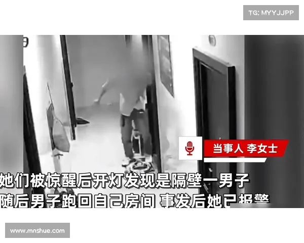 “热销T恤”撞衫事故!广东女子与陌生男坐地铁被误认情侣,尴尬局面曝光 “热销T恤”撞衫事故!广东女子与陌生男坐地铁被误认情侣,尴尬局面曝光